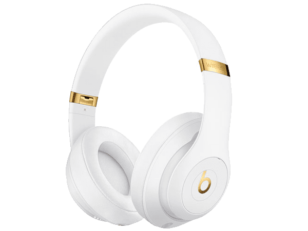 Ortery-beats-headphones-pure-white-background Ortery still product photography solutions example - Beats by Dre Headphones on pure white background.